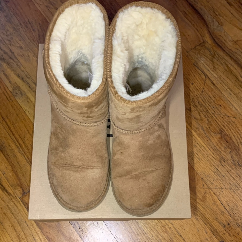 Kids Classic Short UGGS!